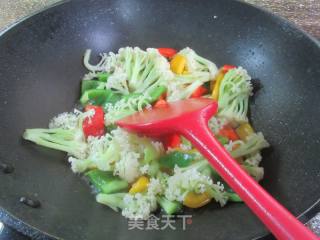 彩椒炒花菜的做法步骤：5