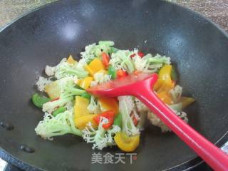 彩椒炒花菜的做法步骤：8