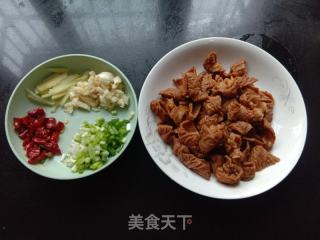 葱香肥肠的做法步骤：1