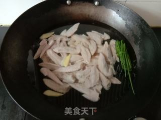 麻辣鸡翅尖的做法步骤：2