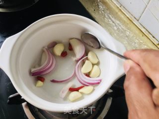 砂锅三文鱼头的做法步骤：7