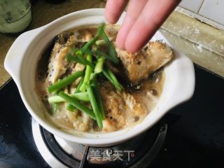 砂锅三文鱼头的做法步骤：11