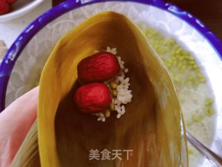 端午粽子~绿豆红枣粽的做法步骤：6