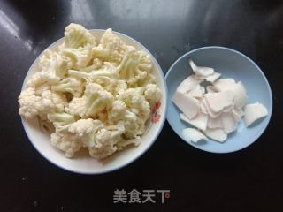 蚝油花菜的做法步骤：1