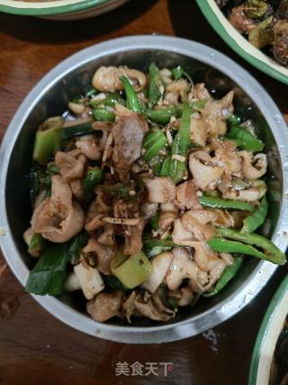 青椒爆肥肠的做法