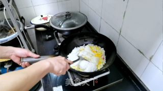 老干妈蛋炒饭的做法步骤：4
