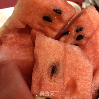 西瓜皮水饺的做法步骤：1