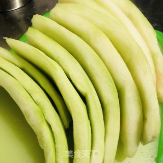 西瓜皮水饺的做法步骤：2