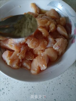 黄瓜炒鸡丁的做法步骤：4