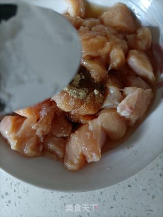 黄瓜炒鸡丁的做法步骤：6