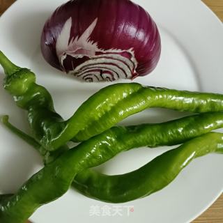 洋葱炒黄鳝的做法步骤：2