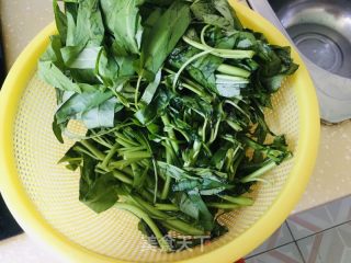 蒜蓉空心菜的做法步骤：1