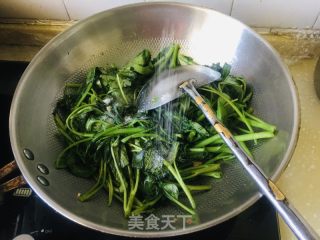 蒜蓉空心菜的做法步骤：6