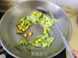 西芹炒白果的做法步骤：10