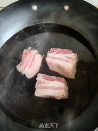 青椒回锅肉的做法步骤：1