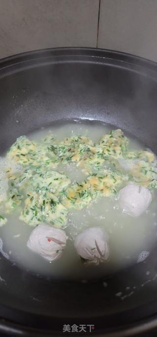韭菜鸡蛋丸子汤的做法步骤：7