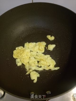 芦笋木耳炒鸡蛋的做法步骤：7