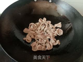 青椒洋葱炒肥肠的做法步骤：3
