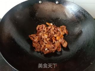 青椒洋葱炒肥肠的做法步骤：5