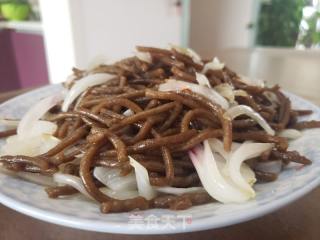 洋葱炒红薯饸饹面的做法步骤：5