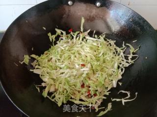 炝炒包菜的做法步骤：3