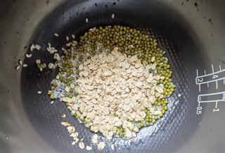 大米燕麦绿豆粥的做法步骤：5