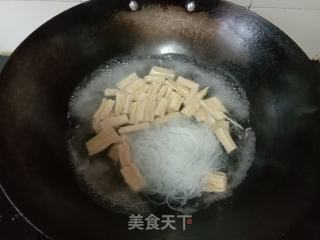 腐竹粉丝拌卤牛肉的做法步骤：2