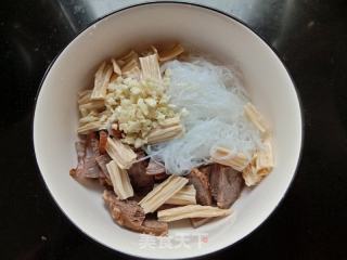 腐竹粉丝拌卤牛肉的做法步骤：3