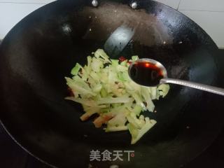 西蓝花梗炒香干的做法步骤：5