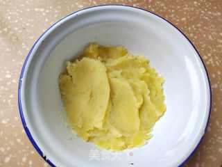 土豆泥面包的做法步骤：1