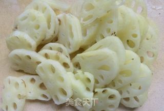 小米椒蒜泥拌莲菜的做法步骤：1