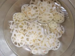 小米椒蒜泥拌莲菜的做法步骤：3