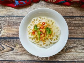 小米椒蒜泥拌莲菜的做法步骤：7