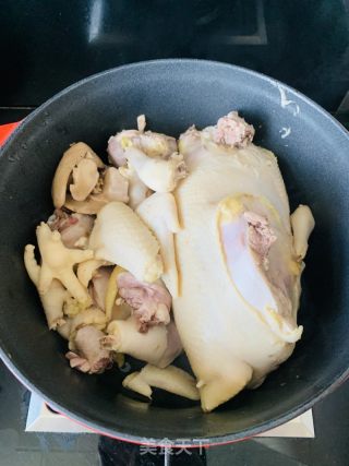 榴莲炖鸡的做法步骤：1