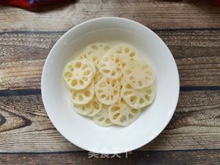红油蒜泥拌莲菜的做法步骤：4