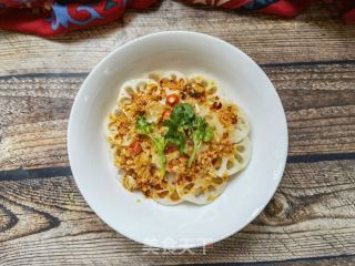 红油蒜泥拌莲菜的做法步骤：7
