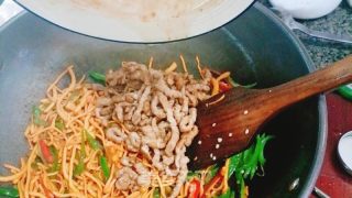 虫草花炒肉丝的做法步骤：8