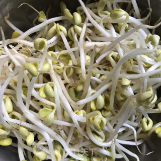 麻辣豆腐炖黑鱼的做法步骤：2