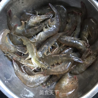 干煸虾尾的做法步骤：1