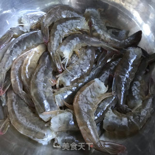 干煸虾尾的做法步骤：2