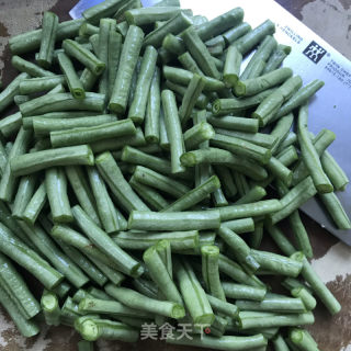 蒜蓉豇豆的做法步骤：2