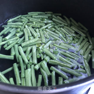 蒜蓉豇豆的做法步骤：3