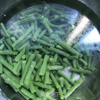蒜蓉豇豆的做法步骤：4