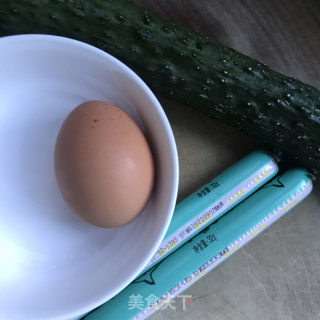 鸡蛋饼手抓饼的做法步骤：2