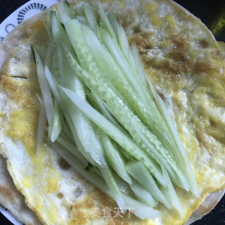 鸡蛋饼手抓饼的做法步骤：7