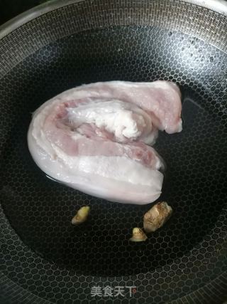 梅菜扣肉的做法步骤：1