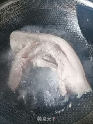 梅菜扣肉的做法步骤：2