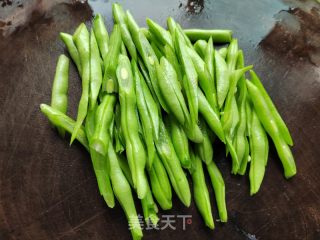 玉米笋梅豆炒肉丝的做法步骤：2