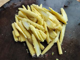 玉米笋梅豆炒肉丝的做法步骤：3