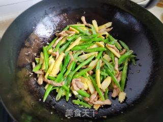 玉米笋梅豆炒肉丝的做法步骤：8